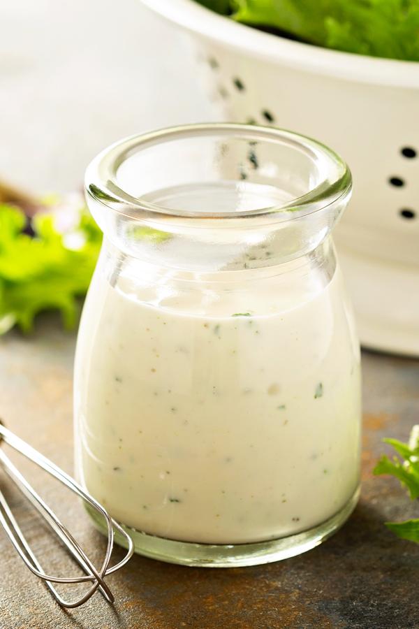 poste no pinterest esta imagem de receita de molho-de-iogurte-para-salada