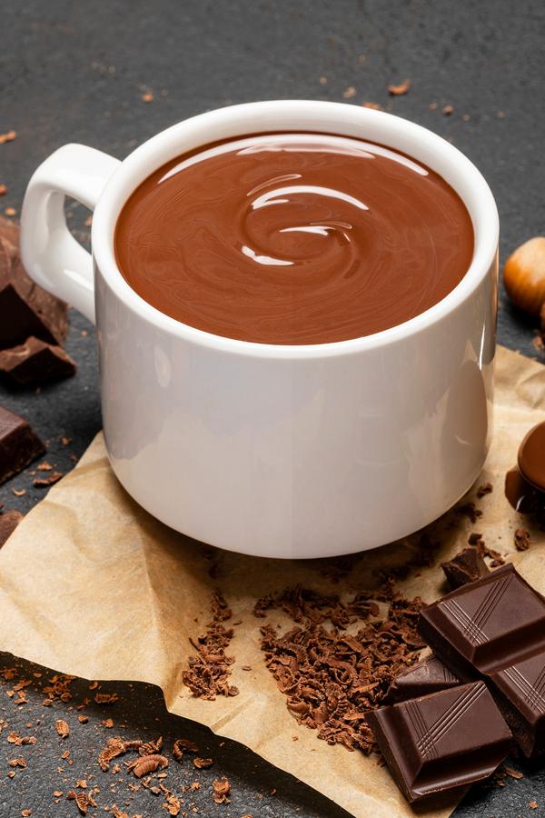 poste no pinterest esta imagem de receita de chocolate-quente-cremoso-fit