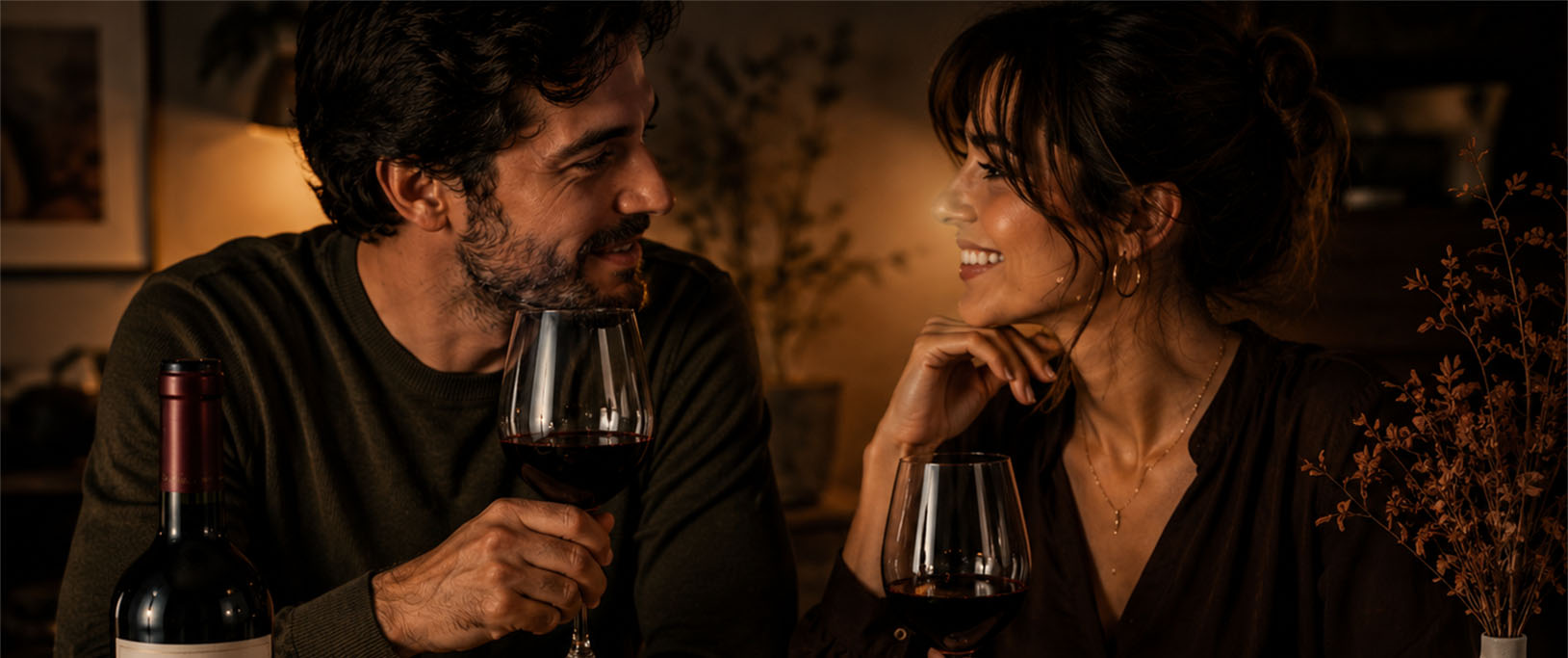 Casal compartilhando vinho em um momento especial