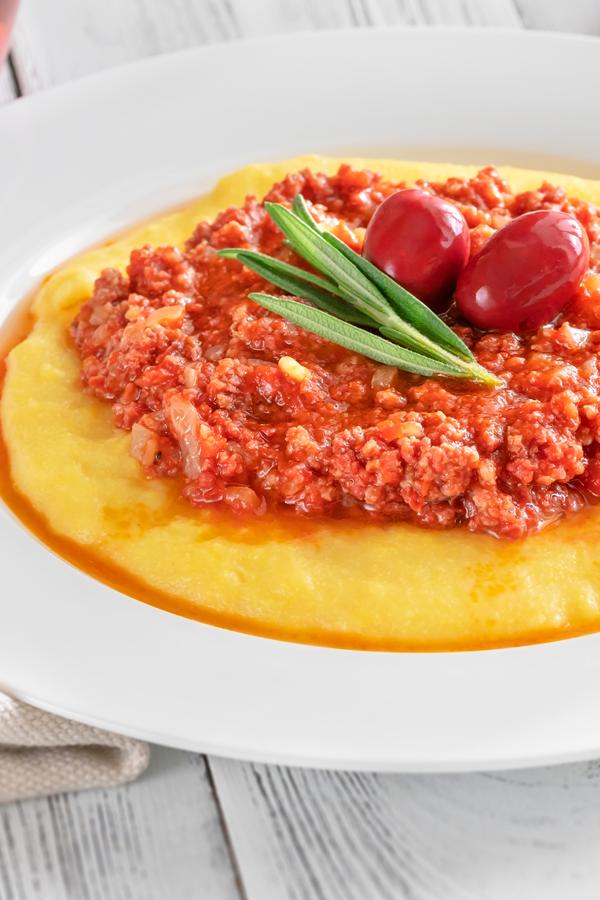 poste no pinterest esta imagem de receita de polenta-com-carne-moida