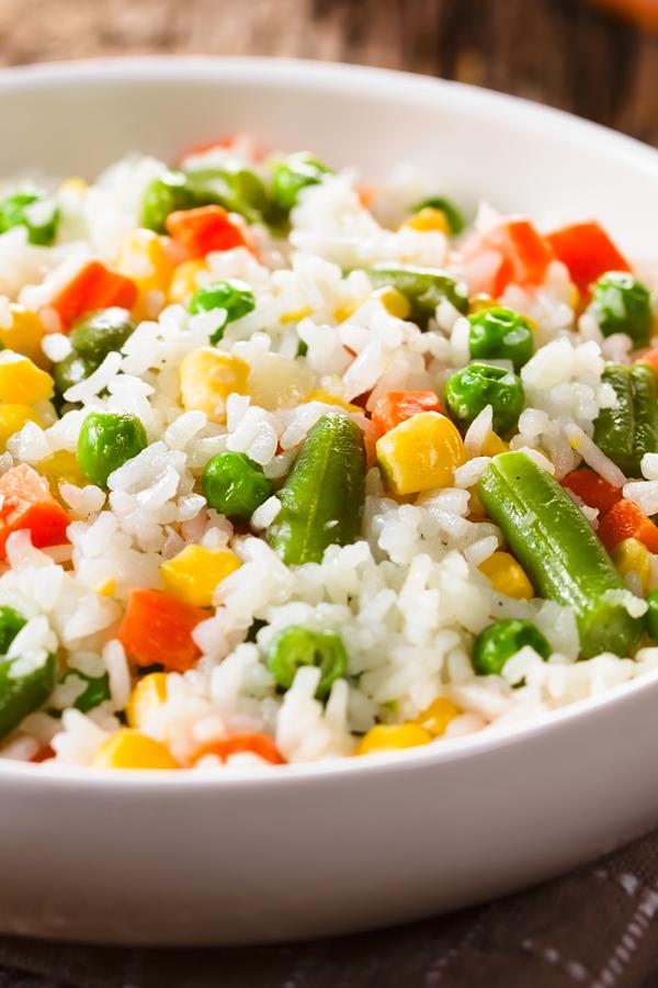 poste no pinterest esta imagem de receita de arroz-com-legumes