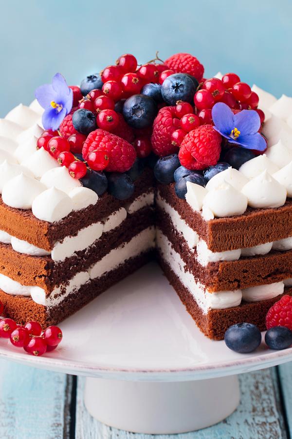 poste no pinterest esta imagem de receita de bolo-de-frutas-vermelhas