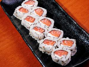 16 Receitas de Uramaki Sushi + Versões para você se sentir no Japão