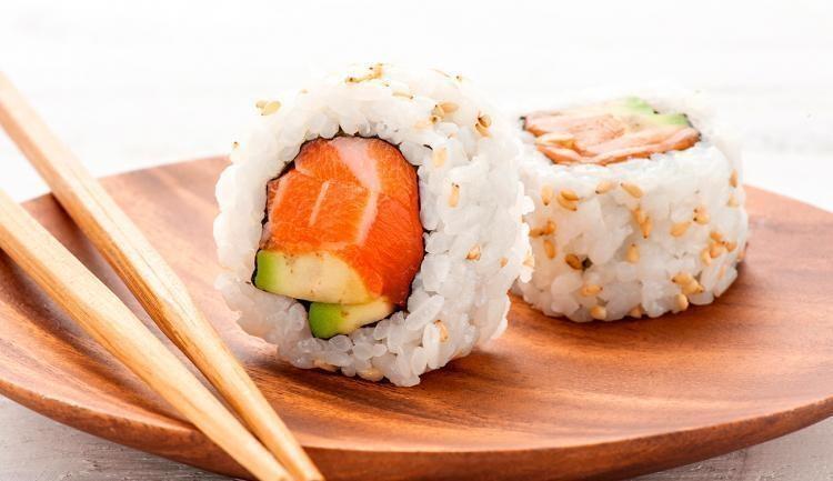 Receita de Uramaki Sushi + Versões para você se sentir no Japão