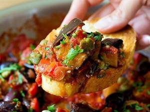 Caponata de Berinjela: Sabor que Encanta