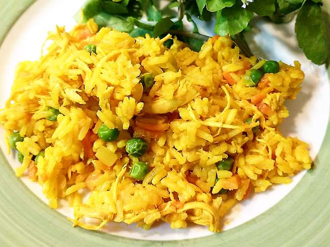 13 Receitas de Arroz Com Frango Desfiado para Turbinar o Almoço