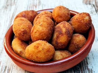 17 Receitas de Bolinho de Aipim Assado Ou Frito + Tipos Diferentes Para Petiscar