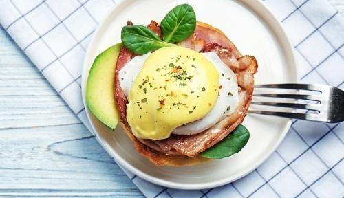 Ovos Benedict Com Muitos Tipos Alternativos de Preparo