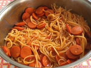 Macarrão Com Salsicha + Versões Deliciosas E Práticas