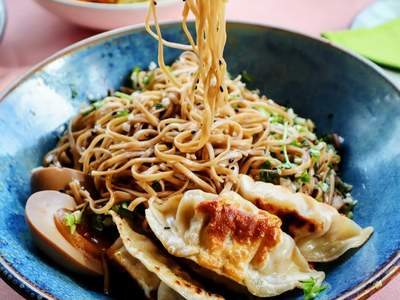 13 Receitas de Macarrão Soba Japonês & Variações para a Sua Noite Japonesa