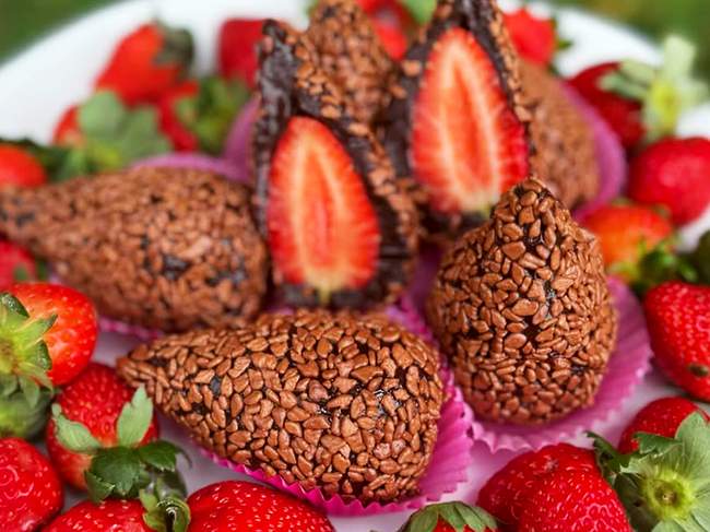16 Receitas de Coxinha de Morango + Sugestões para um Lanche Sensacional