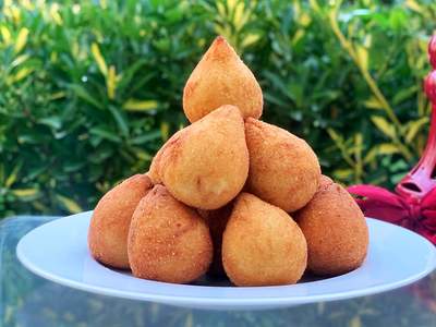 Coxinha Com Massa De Batata Leve + Diversas Opções Para Deixar Essa Delícia Mais Saudável