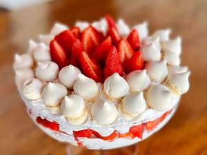 Merengue de Morango: Doce Nuvem que Derrete na Boca