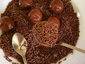 Brigadeiro Para Enrolar E Diversas Opções Que Vão Deixar As Suas Festas Com Gostinho de Quero Mais