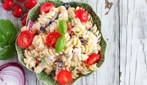 Salada de Macarrão Parafuso: Sabor Giratório no Prato