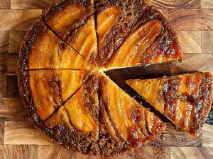 Bolo de banana caramelizada: doce pecado caseiro