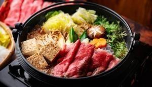 Super Sukiyaki Com Combinações que Vão Desde a Original até Versões Incríveis do Prato