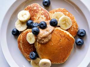 Panqueca de banana com aveia: café da manhã perfeito
