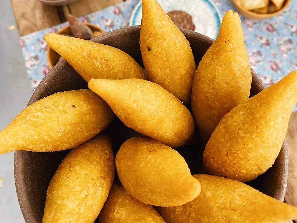 Bolinho Caipira Ao Lado de Variações Perfeitas Para Qualquer Dia Da Semana