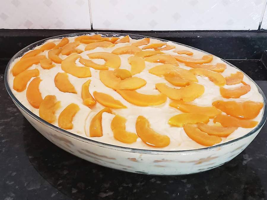 Pavê de pêssego: doçura que derrete na boca Pavê de pêssego: doçura que derrete na boca