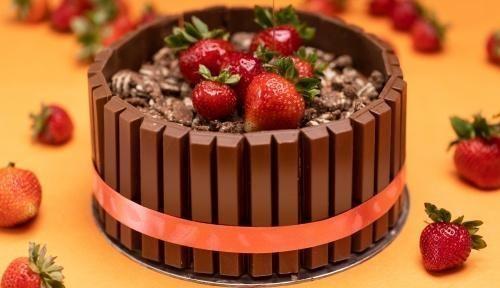 17 Receitas de Bolo de Chocolate Decorado &amp; Versões de Preparos Diferentes Das Decorações