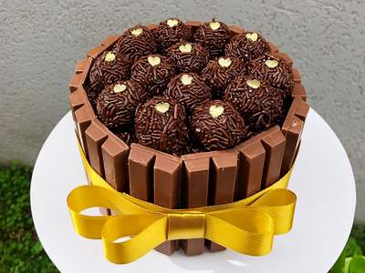 17 Receitas de Bolo de Chocolate Decorado & Versões de Preparos Diferentes Das Decorações