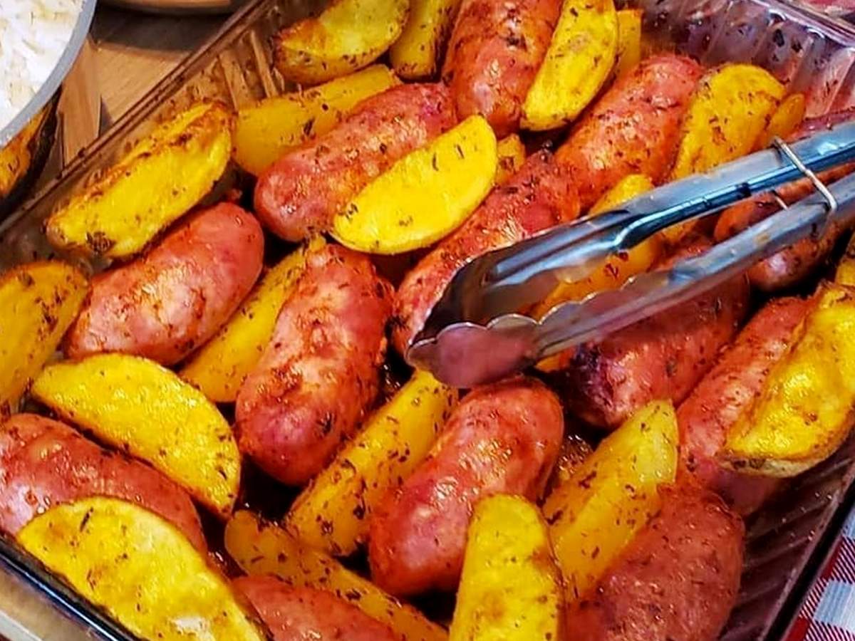 16 Receitas de Linguiça Assada Com Batata Super Saborosa com Combinações Diferentes dos Dois Ingredientes