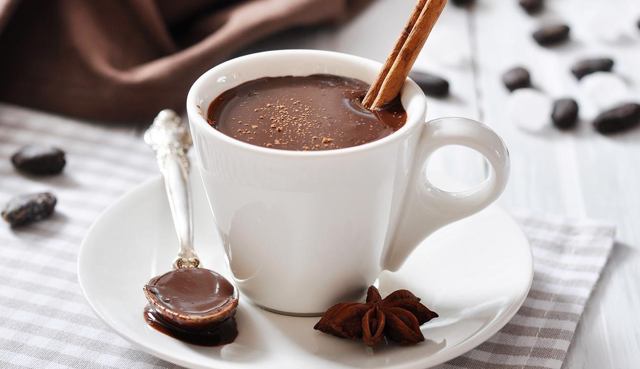 Chocolate Quente Com Creme de Leite + Variações para Esquentar No Inverno