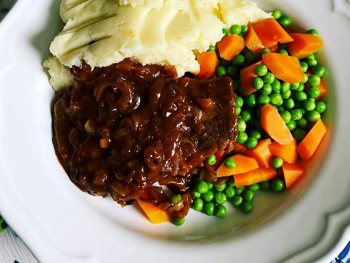 18 Receitas de Bife de Panela de Pressão COM Várias Sugestões Para Ter Pratos Suculentos