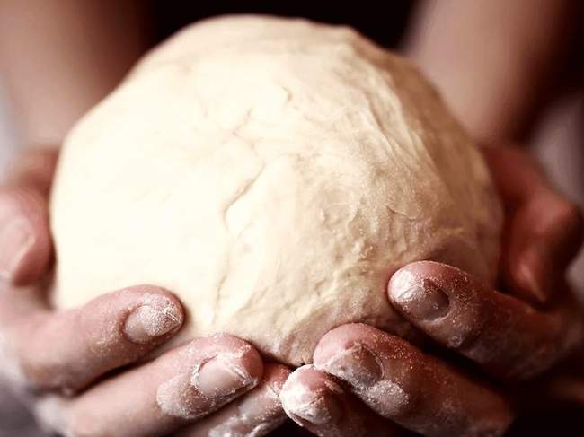 Massa de Pizza Fácil, Caseira e Rápida + Versões Diferentes para Provar