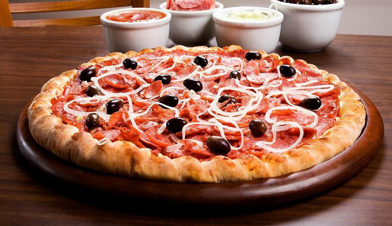 Massa de Pizza Fácil, Caseira e Rápida + Versões Diferentes para Provar