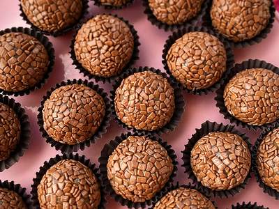 Brigadeiro Caseiro & Formas de Preparo Cremosos Que Derretem Na Boca