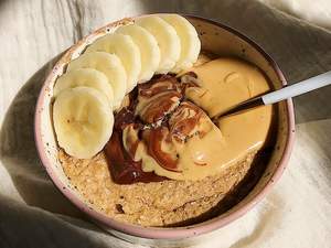 Bolo de banana em 5 minutos: fácil no micro-ondas