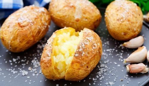 13 Receitas de Como Cozinhar Batata no Micro-Ondas + Formas Simples e Deliciosas para Não Sujar o Fogão
