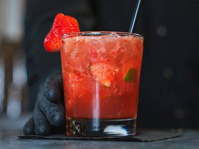 17 Receitas de Caipirinha de Morango: O sabor do Brasil em sua casa