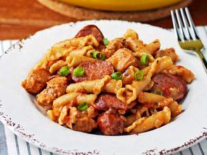 Macarrão com linguiça: o segredo cremoso que vai virar febre