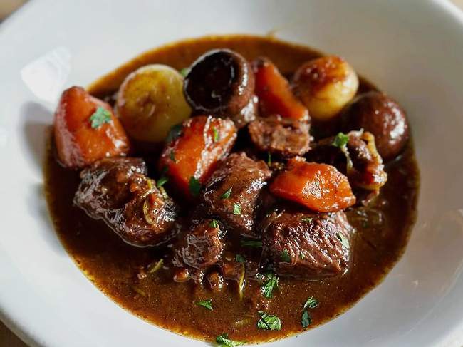 10 Receitas de Boeuf Bourguignon + Variações Perfeitas Para Uma Refeição Deliciosas