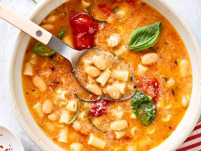 Sopa de Feijão Com Macarrão E Alternativas para um Jantar Fácil E Rápido