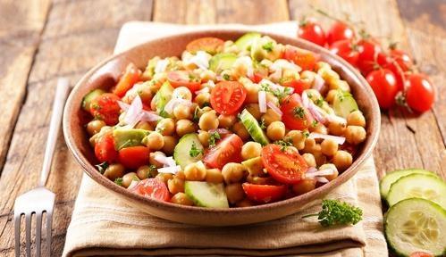 Salada de Grão de Bico Incluindo Combinações Para Serem Incorporadas a Sua Dieta