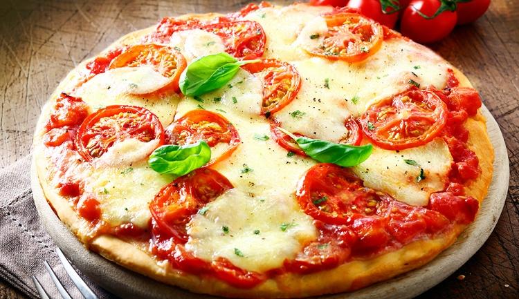 17 Receitas de Pizza Caseira Simples e Fácil: saiba como fazer