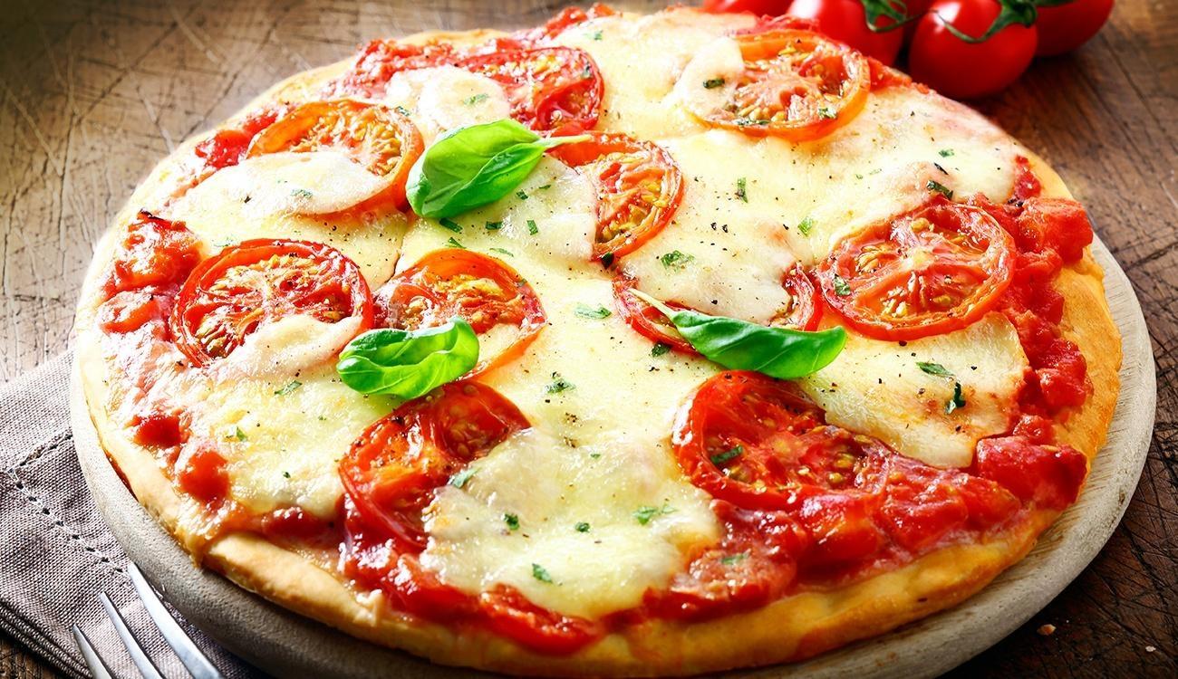 17 Receitas de Pizza Caseira Simples e Fácil: saiba como fazer