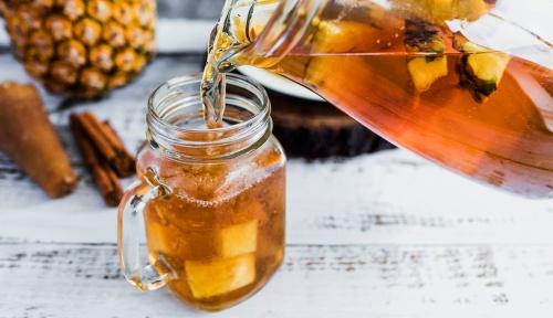 Chá de Casca de Abacaxi Com Inúmeras Sugestões Diferentes de Ingredientes