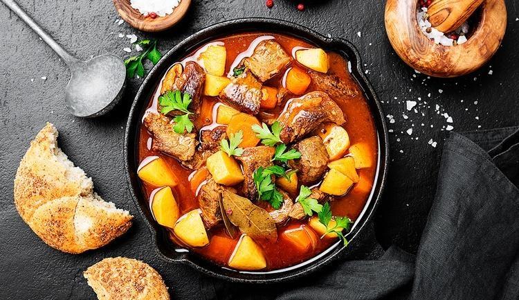 18 Receitas de Sopa de Carne Para os Dias Frios