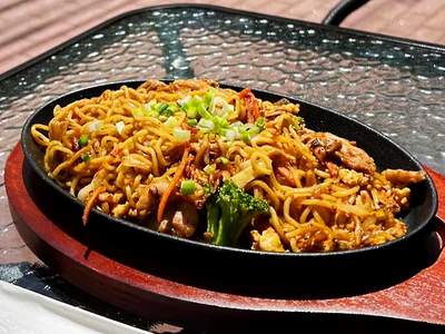 15 Receitas de Yakisoba de Frango + Sugestões Variadas Para Incrementar o Prato