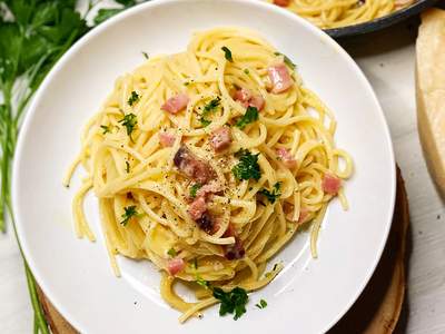 Macarrão À Carbonara & Diferentes Preparos Que Agradam Muito Com Todo O Sabor