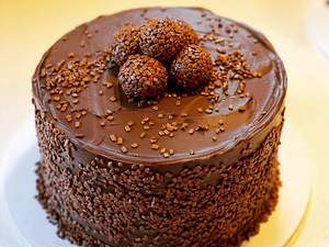 Bolo de Brigadeiro: Delícia que Derrete na Boca