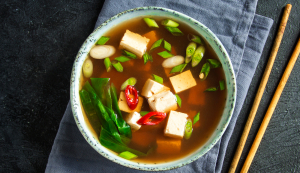 Sopa Japonesa + Alternativas para Levar Essa Culinária para Sua Casa