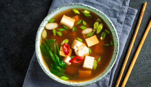 11 Receitas de Sopa Japonesa + Alternativas para Levar Essa Culinária para Sua Casa