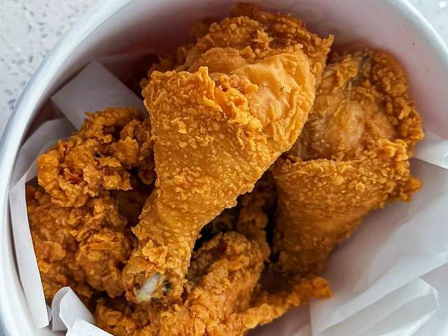 14 Receitas de Frango Frito no Balde Americano & Preparos Iguais de Fast Food