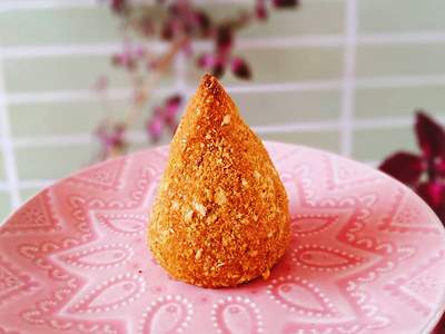 Coxinha Assada No Forno: Aprenda a Fazer o Tradicional Salgadinho Com Diversas Versões